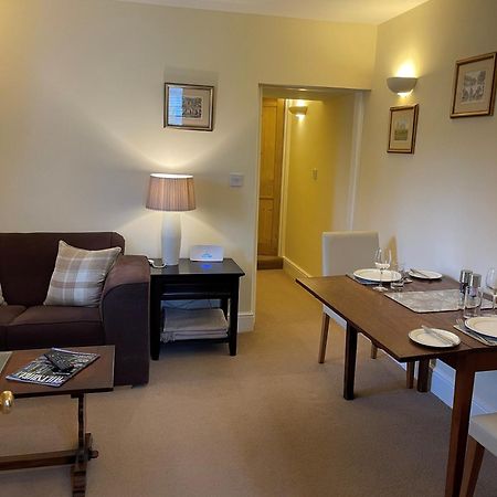Ground Floor Garden Cottage, Near Stonehenge Shrewton Bagian luar foto