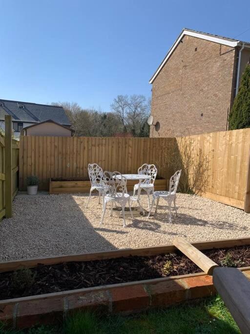 Ground Floor Garden Cottage, Near Stonehenge Shrewton Bagian luar foto